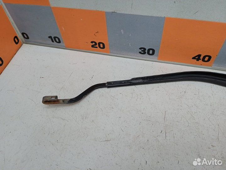 Поводок стеклоочистителя передний правый Nissan