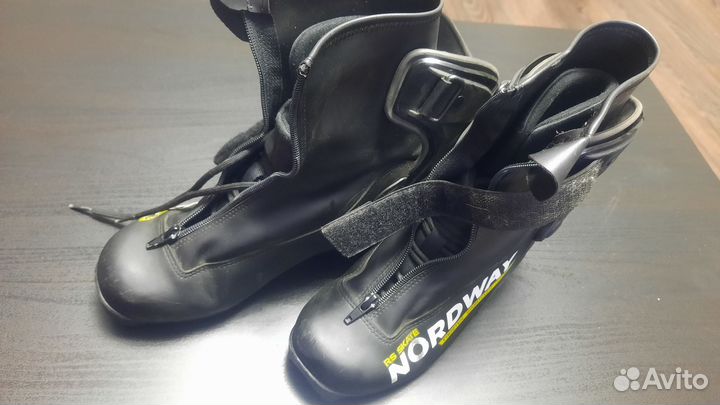 Лыжные ботинки