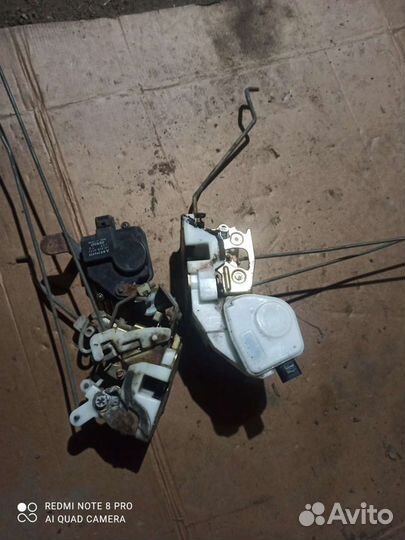 Замок двери Митсубиси Мираж Динго