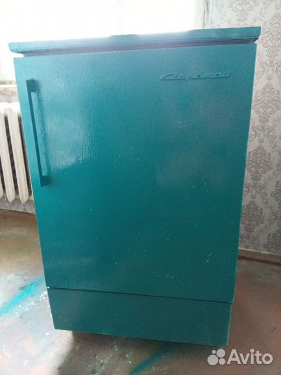 Винтажный холодильник СССР