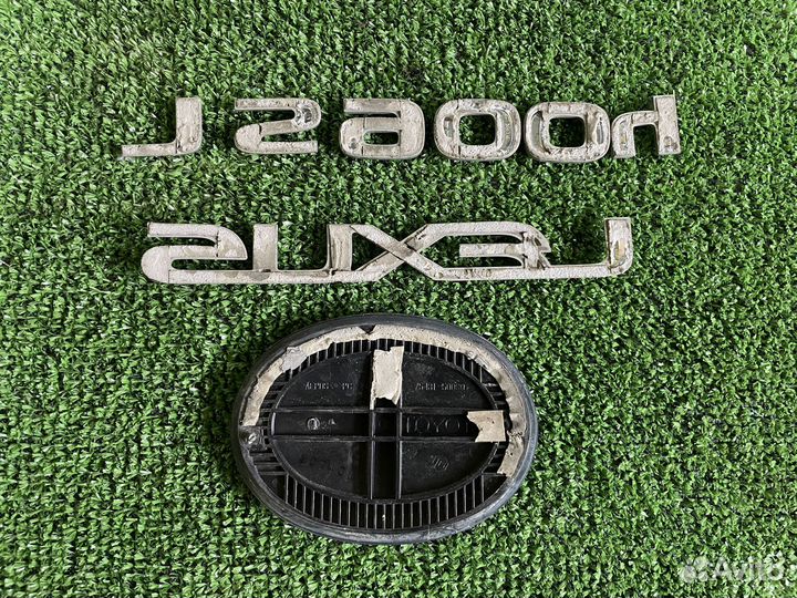 Эмблема крышки багажника Lexus LS600hl