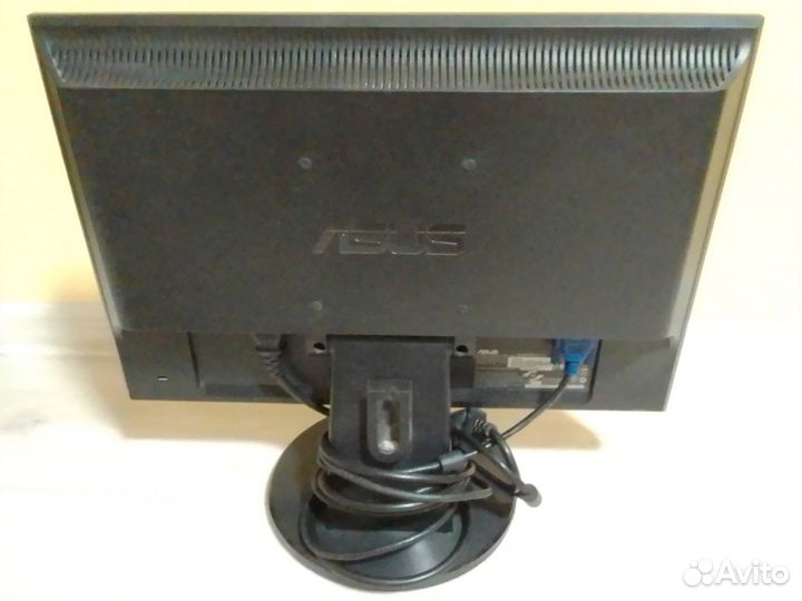 Широкоформатный ж/к монитор