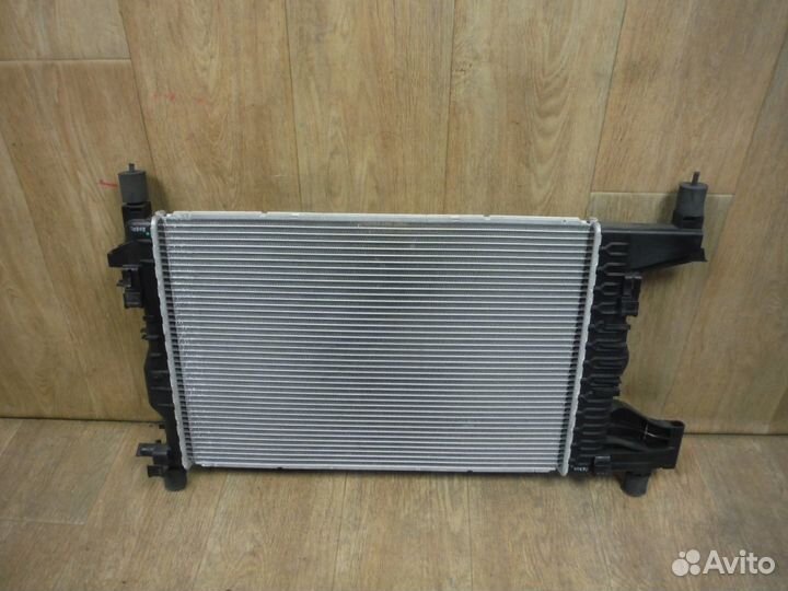 Радиатор охлаждения Chevrolet Cruze 2012