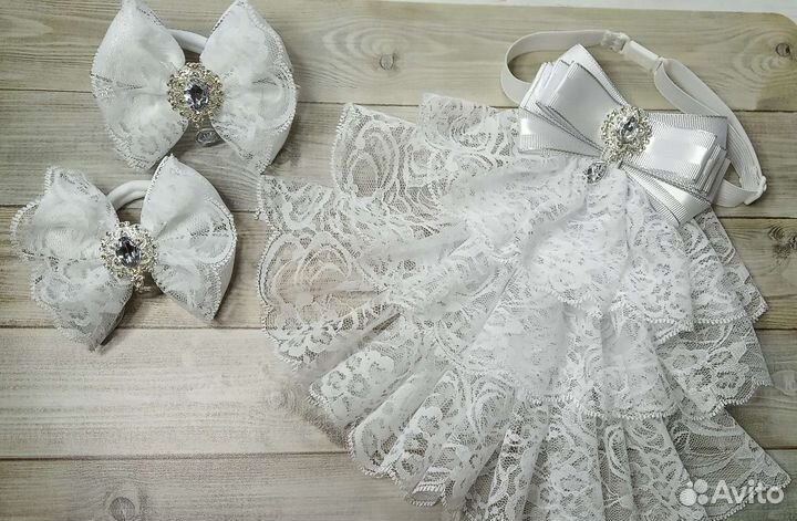 Кружевное брошь-жабо, резинка на пучок и банты