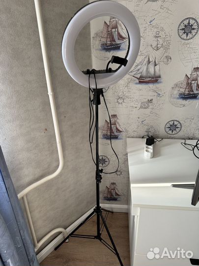 Кольцевая лампа со штативом