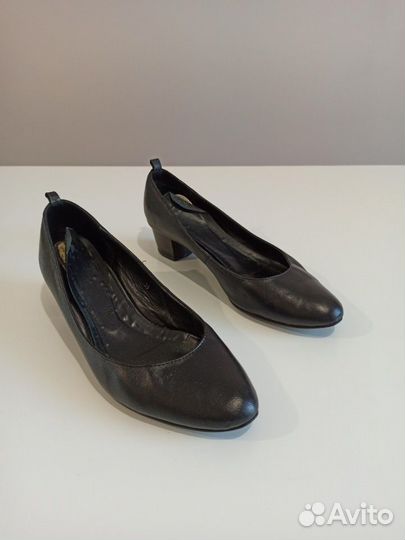 Туфли женские классика на низком каблуке 39 р
