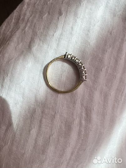 Золотое кольцо с бриллиантами дорожка