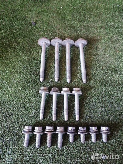 Болт подвески передний Audi A6 C6 ccea 2010