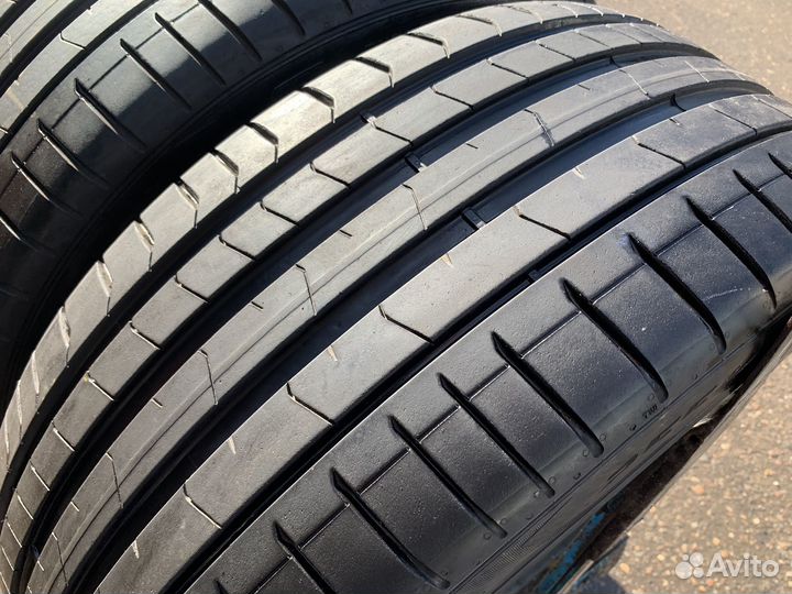 Pirelli P Zero PZ4 255/40 R21 102Y