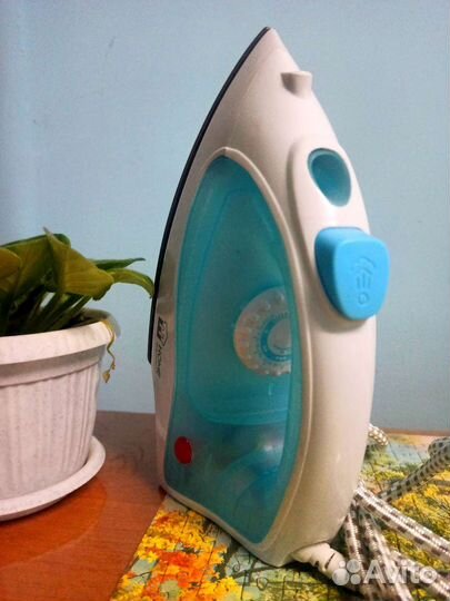 Утюг home element HE-IR216
