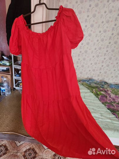 Красное платье фирмы 