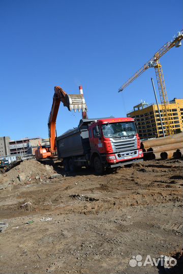 Водитель самосвала