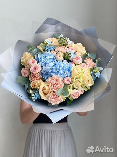 Гортензия пионовидные розы букет цветов