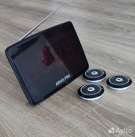 Кнопка вызова официанта в ресторан, кафе с табло