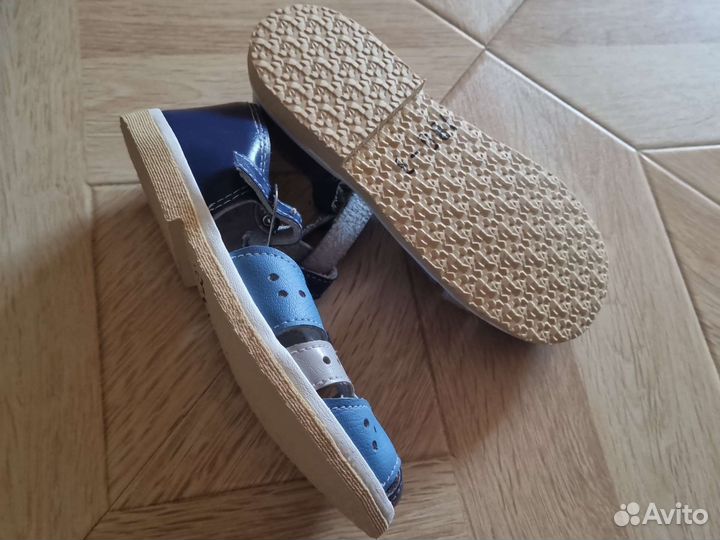 Сандали новые