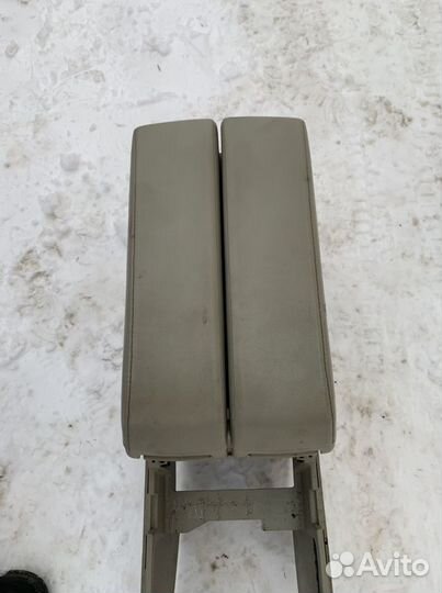 Infiniti fx 35 fx45 подлокотник бежевый