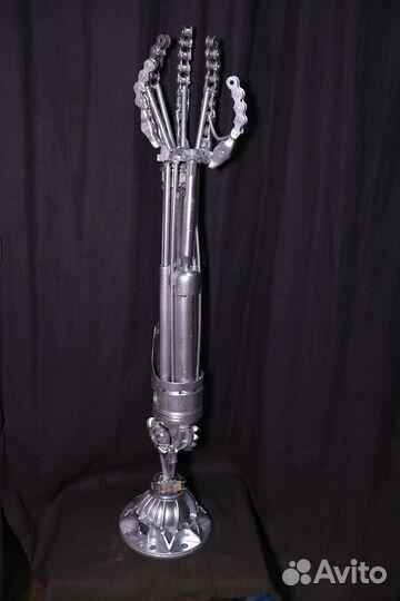 Рука терминатора Т-800