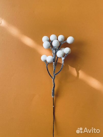 Искусственные ветки еловые, ягоды, декор новый год