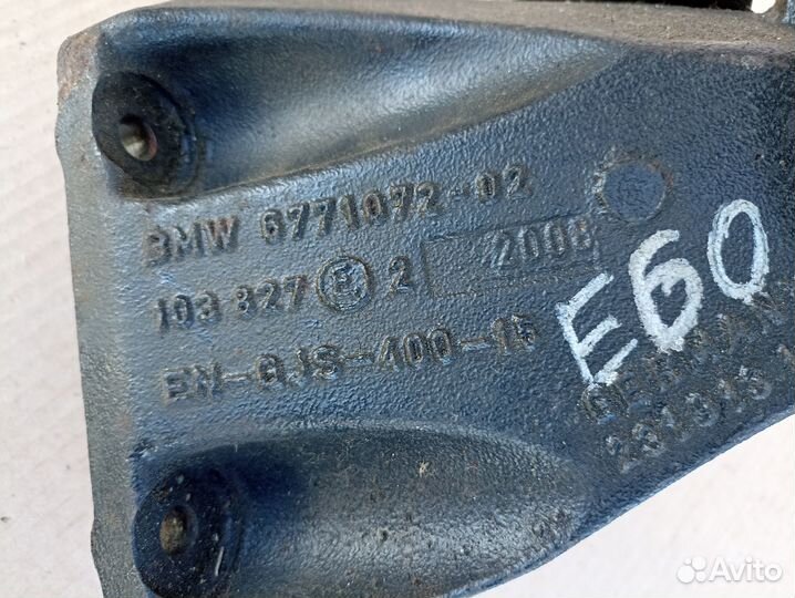 Кронштейн двигателя правый BMW E39 E60 M57 D30