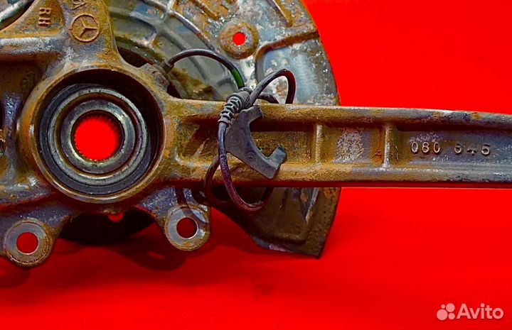 Кулак передний левый Mercedes W164 ML164 X164