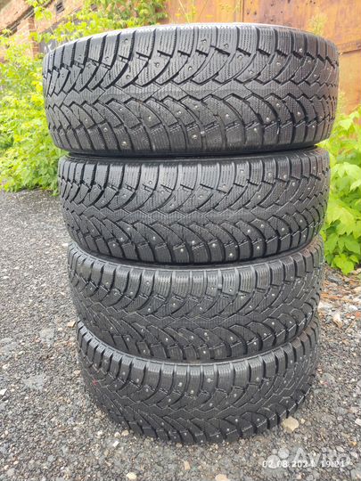 Pirelli Formula Ice 215/65 R16 98T