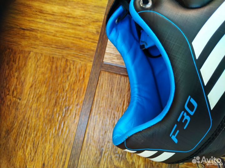 Футбольные бутсы adidas
