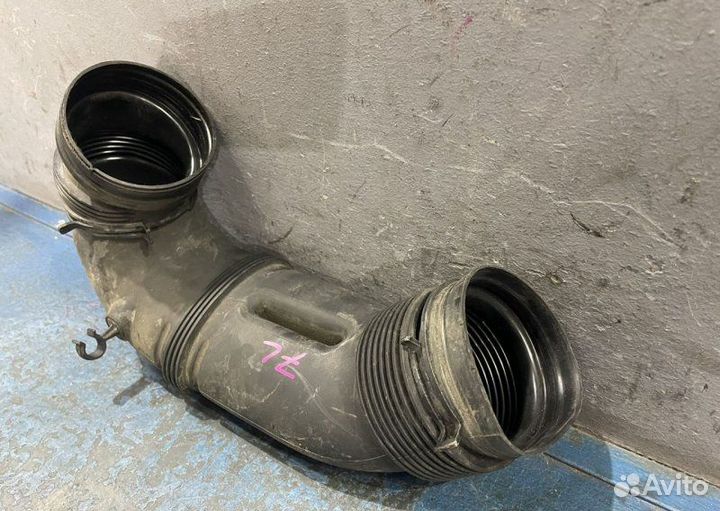 Патрубок воздушного фильтра Volkswagen Touareg GP