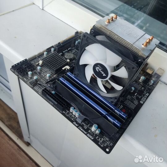 Материнская плата с процессором и памятью