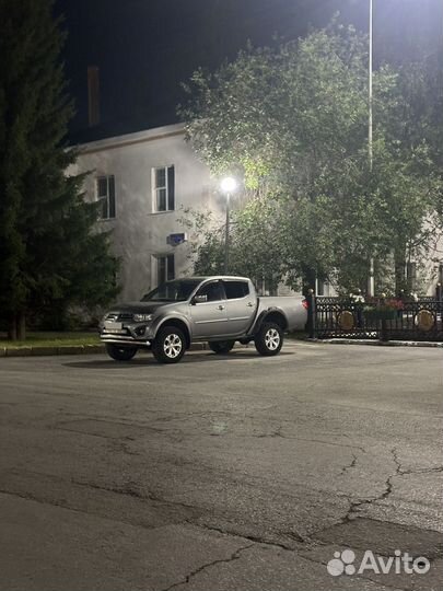 Mitsubishi L200 2.5 AT, 2014, битый, 286 000 км