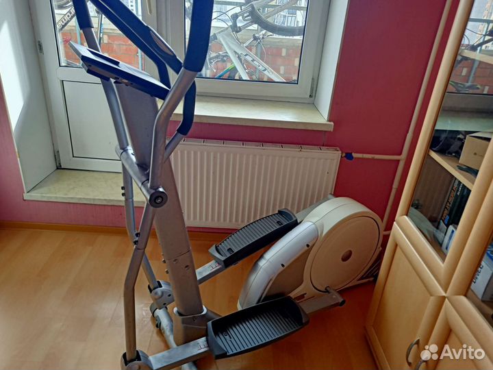 Эллиптический тренажер Care, панель неисправна