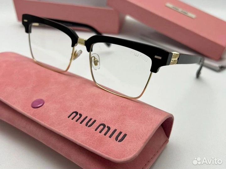 Солнцезащитные очки Miu Miu