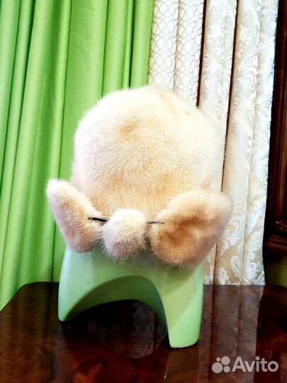 Норковая шапка с козырьком в идеальном состоянии