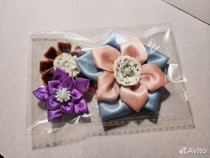 Набор декоративных цветочков из лент