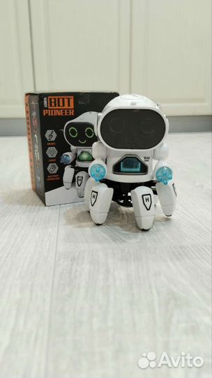 Игрушка робот