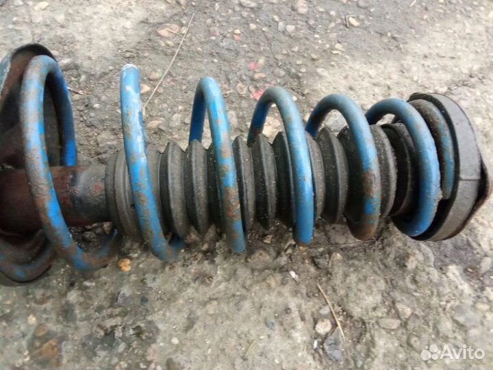 Стойка амортизатора задняя левая Hyundai Accent 2