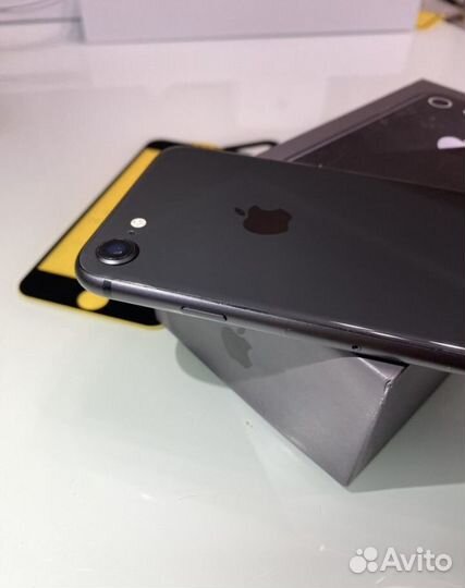 iPhone 8, 64 ГБ