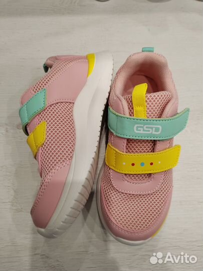 Кроссовки для девочки