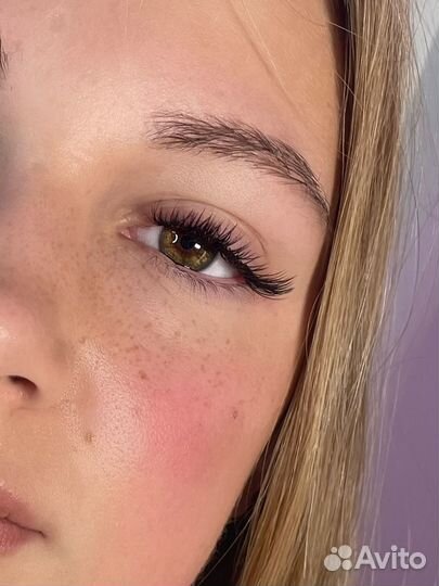 Наращивание ресниц, оформление бровей