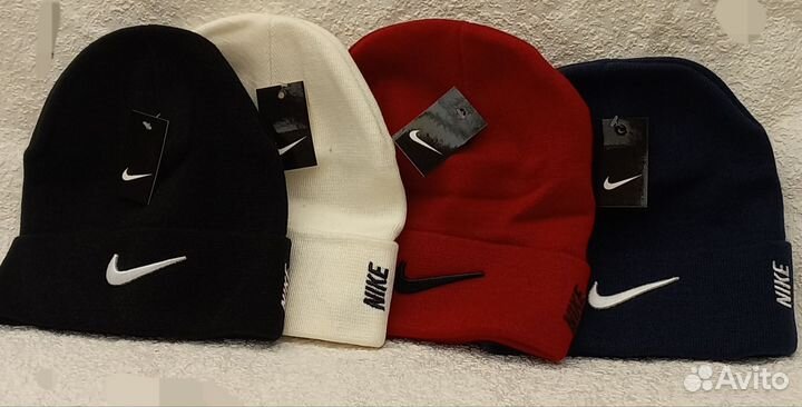 Спортивные шапки с лейблом 