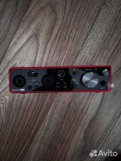 Звуковая карта Focusrite Scarlett 2i2 (3rd Gen)