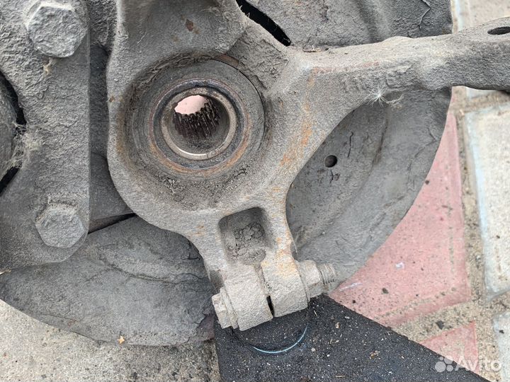 Правый кулак Renault Logan 1