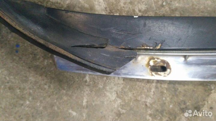 Молдинг лобового стекла Toyota Cresta GX93