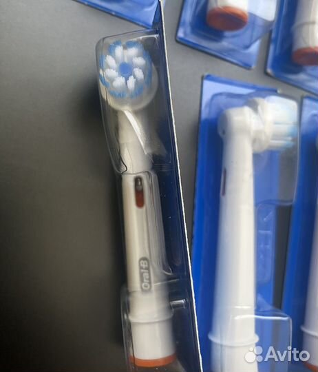 Электрическая зубная щетка oral b