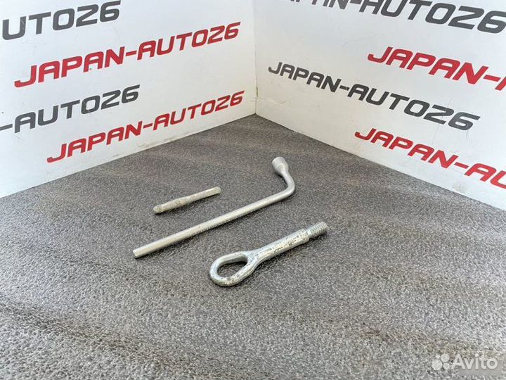 Комплект ключей буксировочных Mercedes-Benz