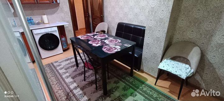 Стол и диван