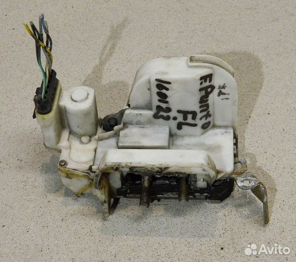 Замок двери левой Fiat Punto 176