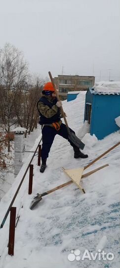 Уборка снега с кровли частных котеджей, домов, дач