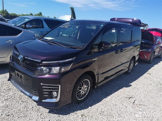 Toyota Voxy 1.8 CVT, 2017, 105 000 км