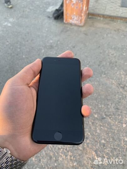 Телефон iPhone se 2020