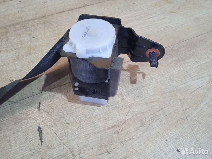 Ремень безопасности задний Hyundai Solaris sedan 1